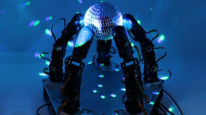 Highly Dexterous Robot Hand Can Operate in the Dark â Just Like Us ...